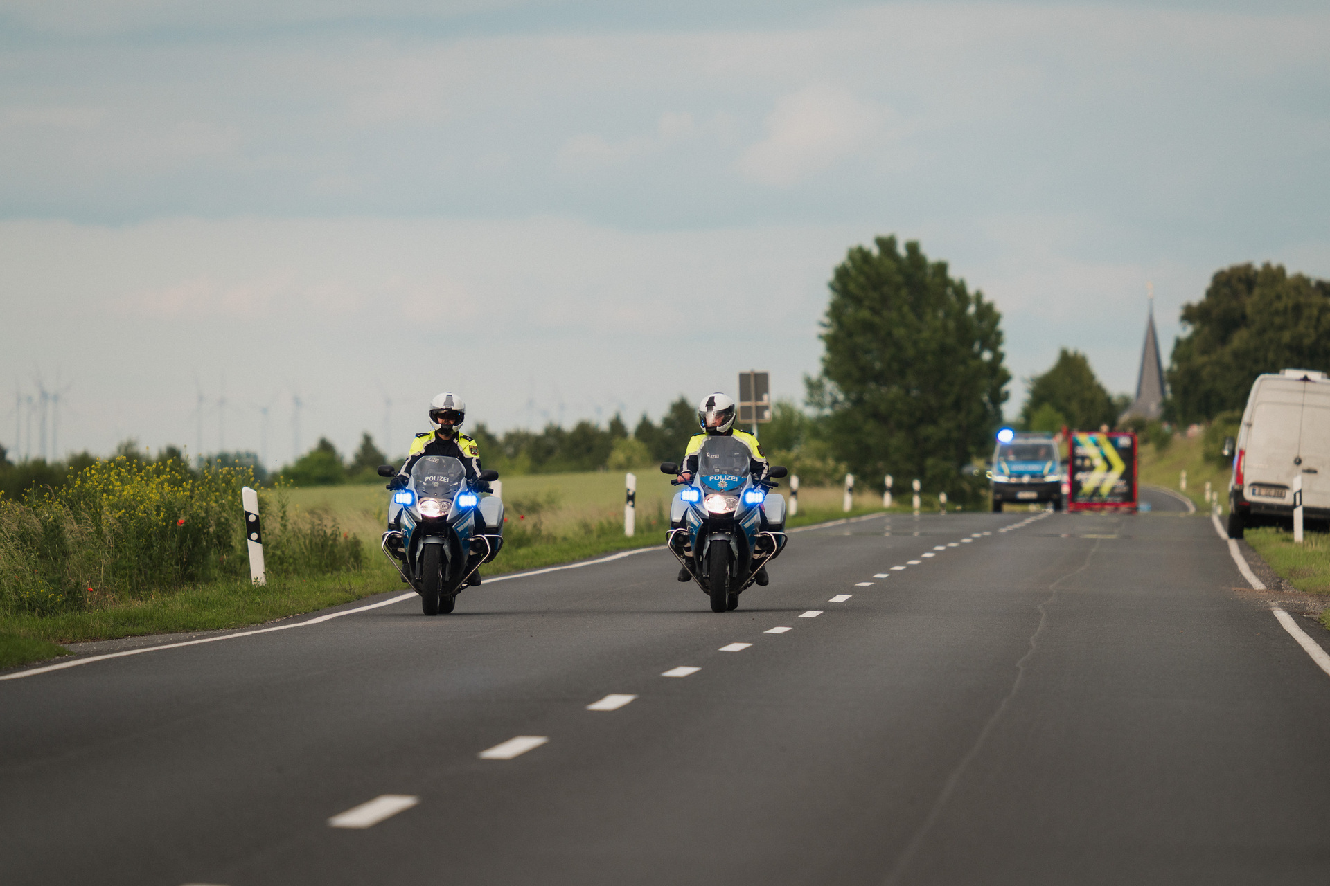30 kilometers in reverse on public roads to the new Daimler Truck Global Parts Center in Halberstadt, Germany A big hello in Halberstadt: the eActros 600 reverses 30 kilometers on public roads to the Global Parts Center