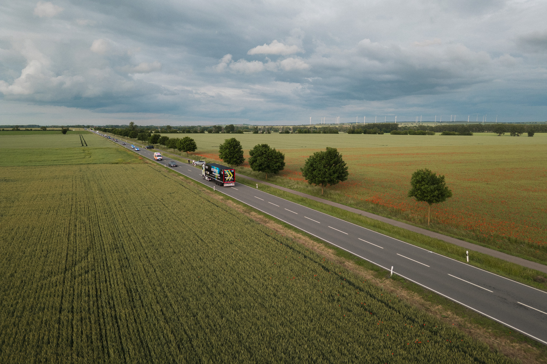 30 kilometers in reverse on public roads to the new Daimler Truck Global Parts Center in Halberstadt, Germany A big hello in Halberstadt: the eActros 600 reverses 30 kilometers on public roads to the Global Parts Center