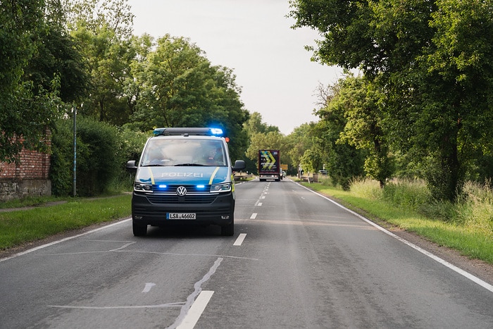A big hello in Halberstadt: the eActros 600 reverses 30 kilometers on public roads to the Global Parts Center