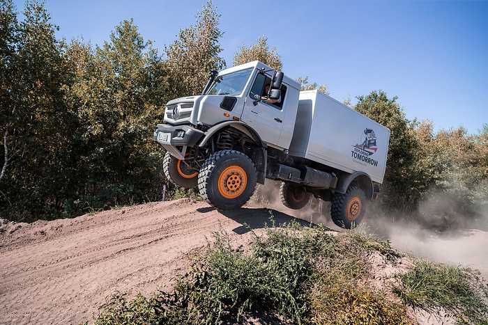Unimog and Arocs ready for offroad adventures: From Bad Kissingen into the world