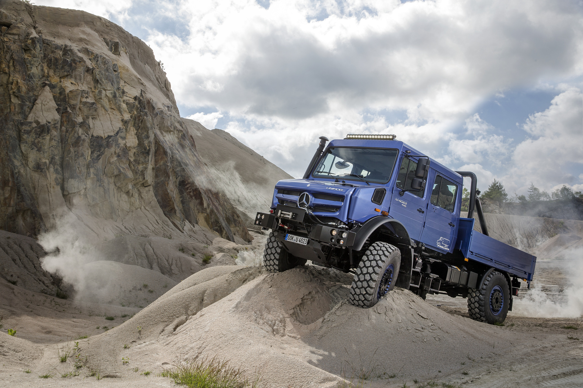 Mercedes-Benz Unimog U 4023 DoKa (Hellgeth) Unimog und Arocs auf der Abenteuer Allrad: Von Bad Kissingen in die Welt
