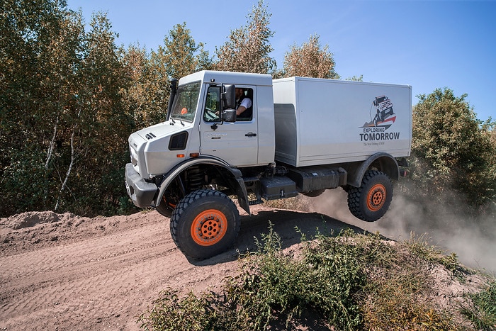 Unimog and Arocs ready for offroad adventures: From Bad Kissingen into the world