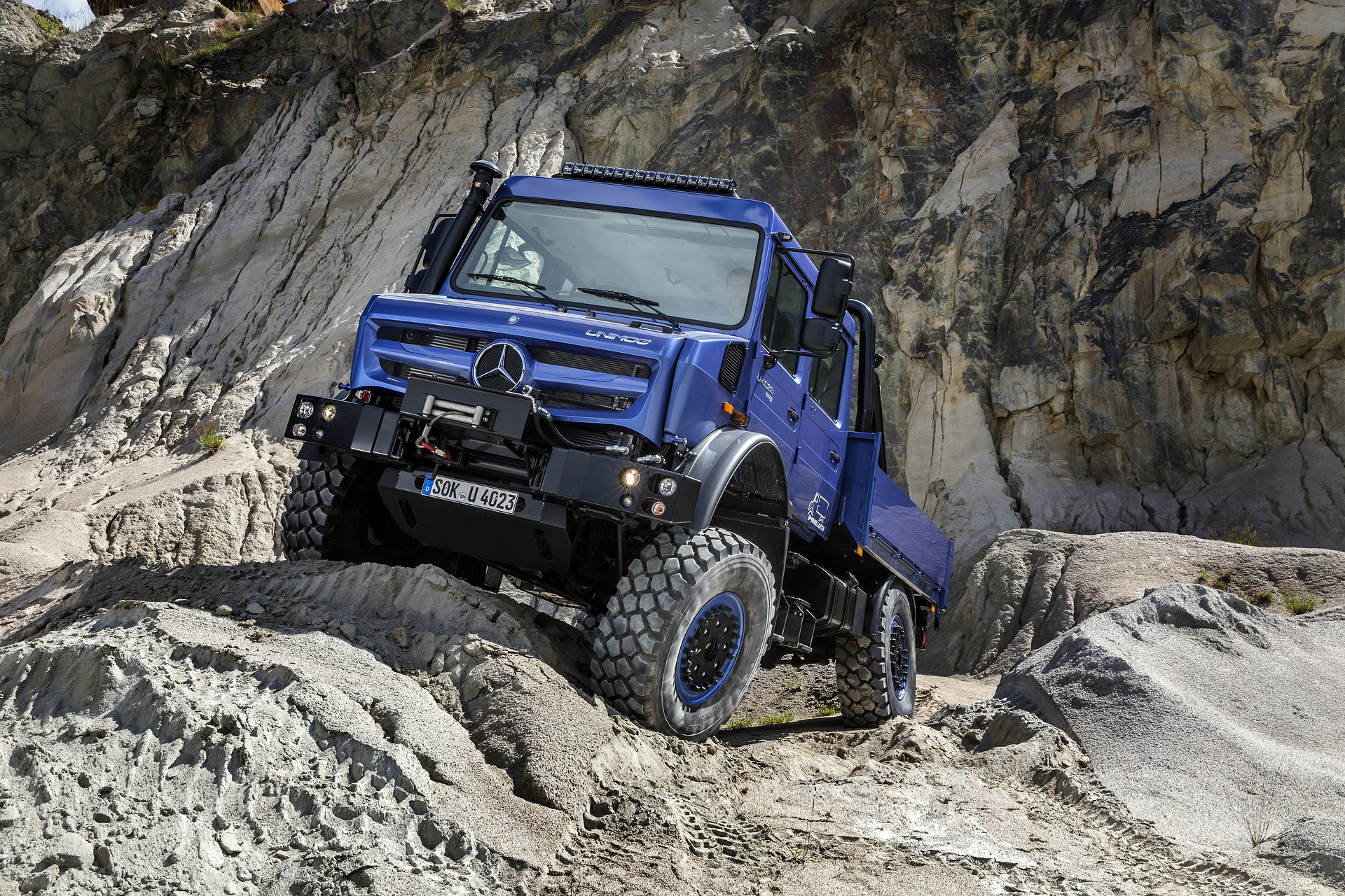 Mercedes-Benz Unimog U 4023 DoKa (Hellgeth) Unimog und Arocs auf der Abenteuer Allrad: Von Bad Kissingen in die Welt