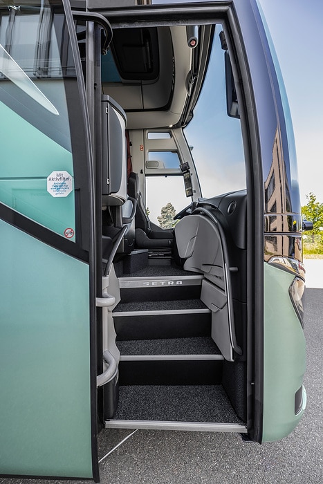 Test vehicle Setra TopClass S 516 HDH