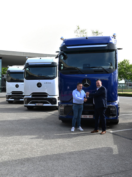Vollelektrisch zur Molkerei: Belgien übernimmt erste eActros 600 für die Milchsammellogistik Vollelektrisch zur Molkerei: Erster belgischer Kunde übernimmt den eActros 600