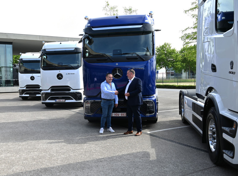 Vollelektrisch zur Molkerei: Belgien übernimmt erste eActros 600 für die Milchsammellogistik Vollelektrisch zur Molkerei: Erster belgischer Kunde übernimmt den eActros 600