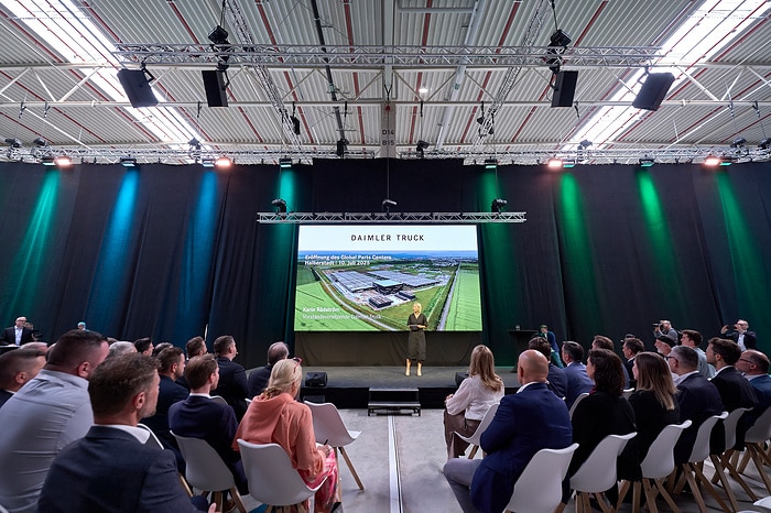 Daimler Truck Global Parts Center: Central logistics hub in Halberstadt officially opened