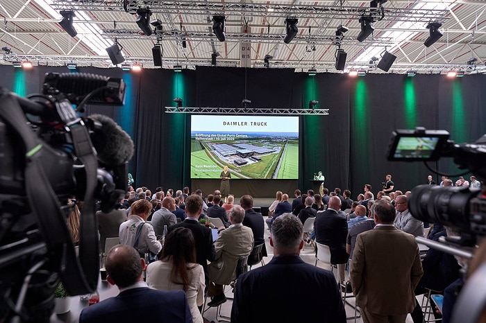Daimler Truck Global Parts Center: Central logistics hub in Halberstadt officially opened