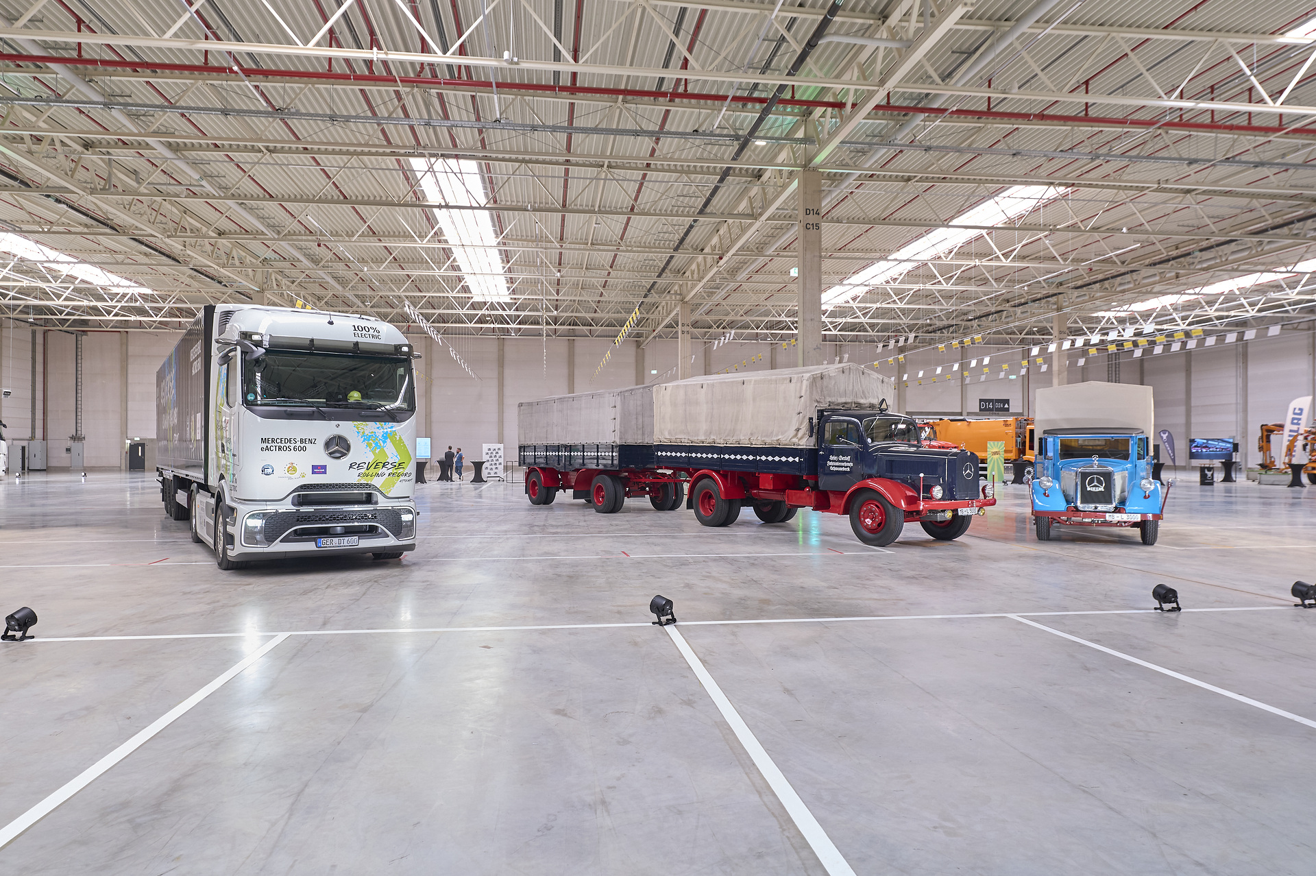 Daimler Truck Global Parts Center in Halberstadt, Saxony-Anhalt: Logistics hub for Mercedes-Benz Trucks' global spare parts supply officially opened Daimler Truck Global Parts Center: Central logistics hub in Halberstadt officially opened