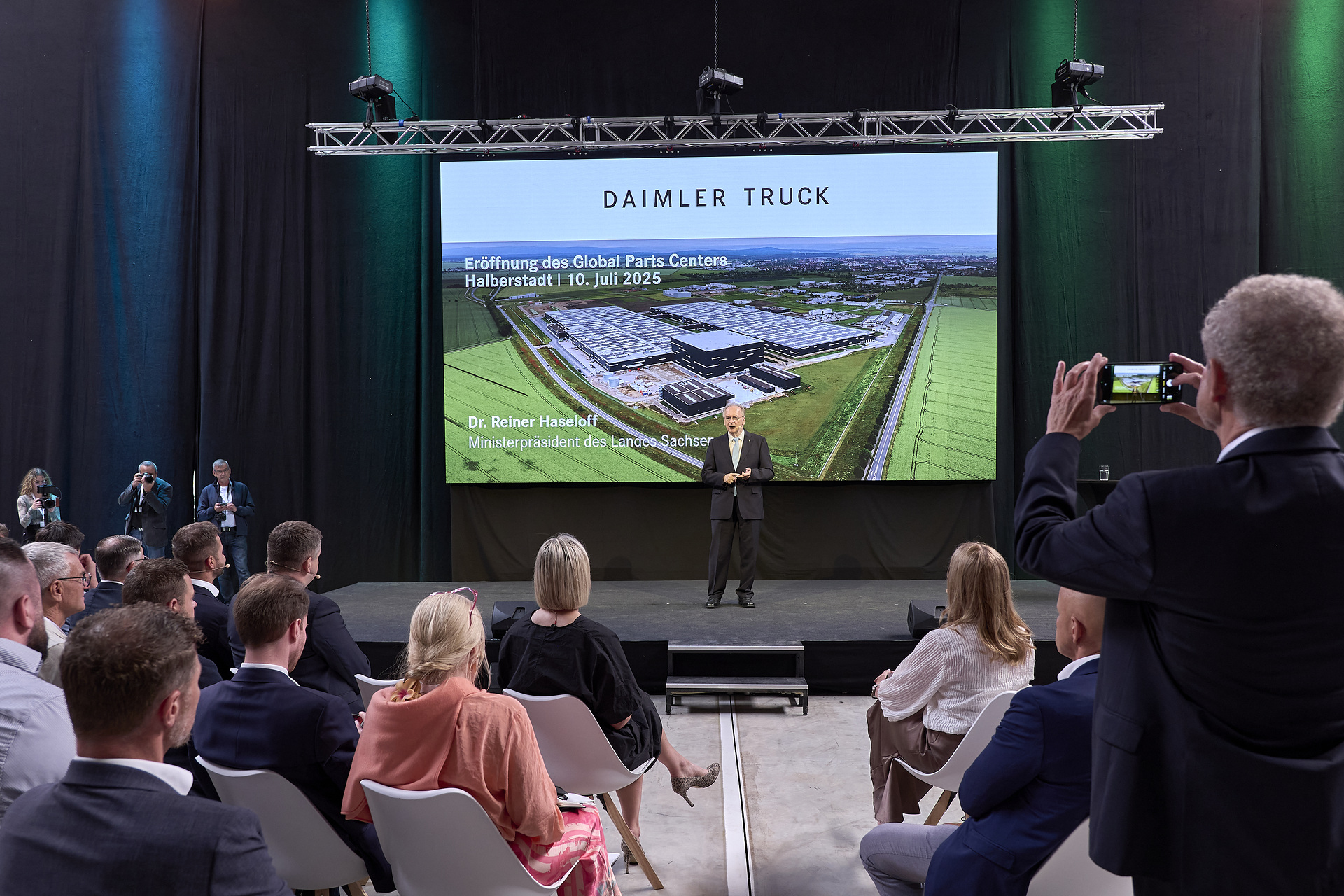 Dr Reiner Haseloff, Minister President of Saxony-Anhalt, at the official opening of the Daimler Truck Global Parts Center in Halberstadt, Saxony-Anhalt Daimler Truck Global Parts Center: Central logistics hub in Halberstadt officially opened