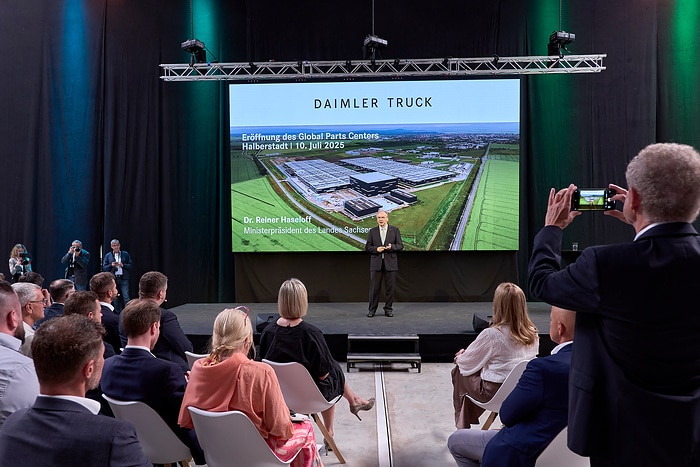 Daimler Truck Global Parts Center: Central logistics hub in Halberstadt officially opened