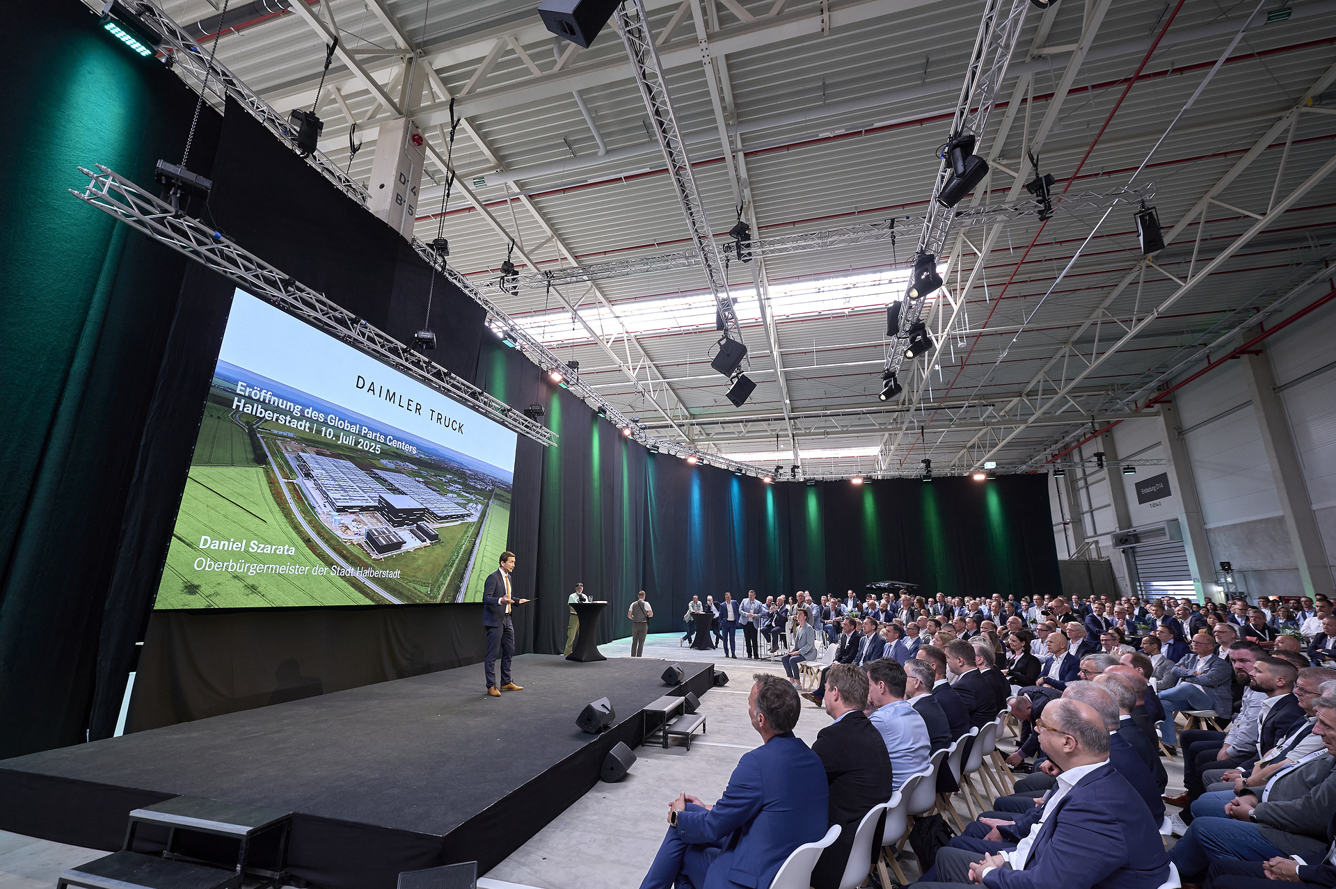 Daniel Szarata, Senior Mayor of the City of Halberstadt, at the official opening of the Daimler Truck Global Parts Center in Halberstadt, Saxony-Anhalt Daimler Truck Global Parts Center: Central logistics hub in Halberstadt officially opened