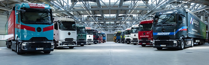 Elektrifizierte Werkslogistik in Wörth: 14 eActros 600 starten mit Sternfahrt auf Fernverkehrsrouten
