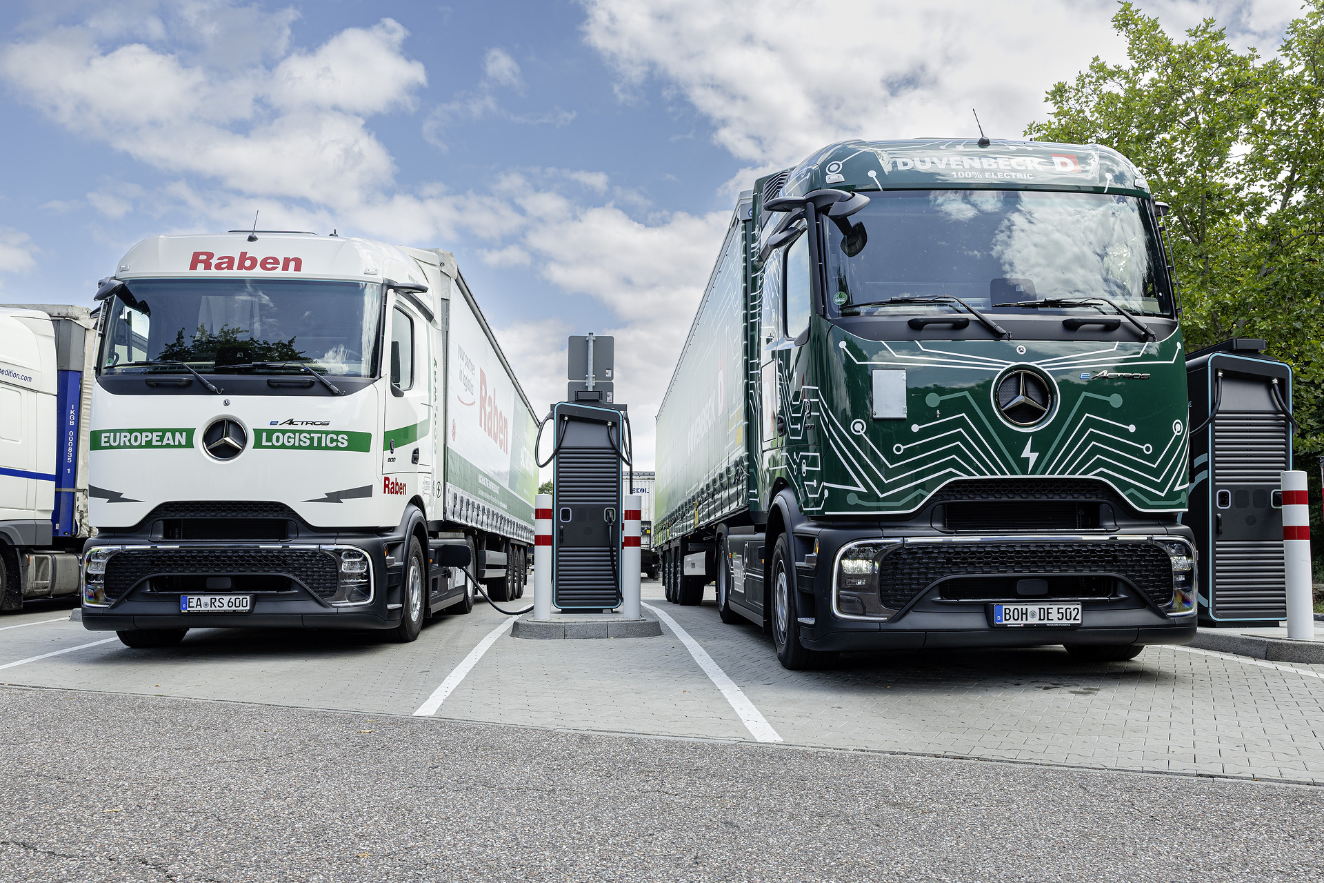 Elektrifizierte Werkslogistik in Wörth: 14 eActros 600 starten mit Sternfahrt auf Fernverkehrsrouten Elektrifizierte Werkslogistik in Wörth: 14 eActros 600 starten mit Sternfahrt auf Fernverkehrsrouten