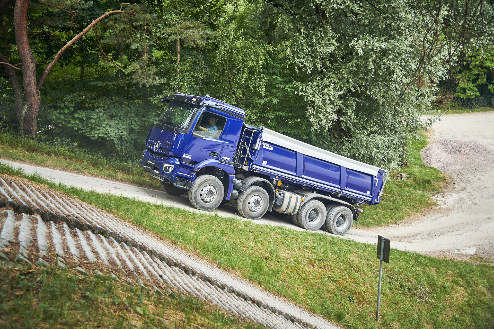 Mercedes-Benz Trucks: Construction Power for Every Terrain Mercedes-Benz Trucks: Construction Power for Every Terrain
