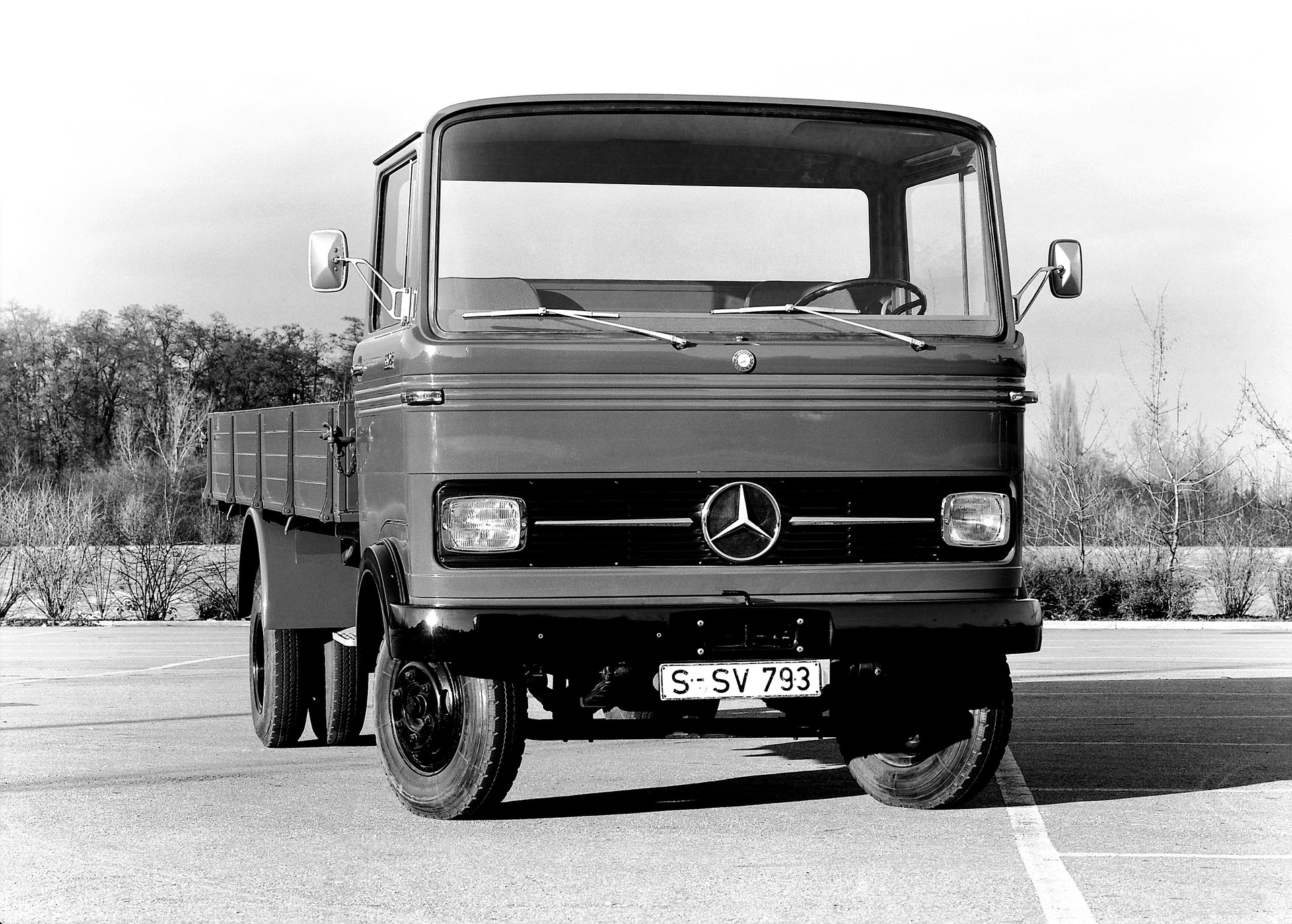Mercedes-Benz LP 608 front-wheel-drive platform truck, 1965 - 1977 Historic milestone at the Mercedes-Benz plant in Wörth: First truck produced 60 years ago