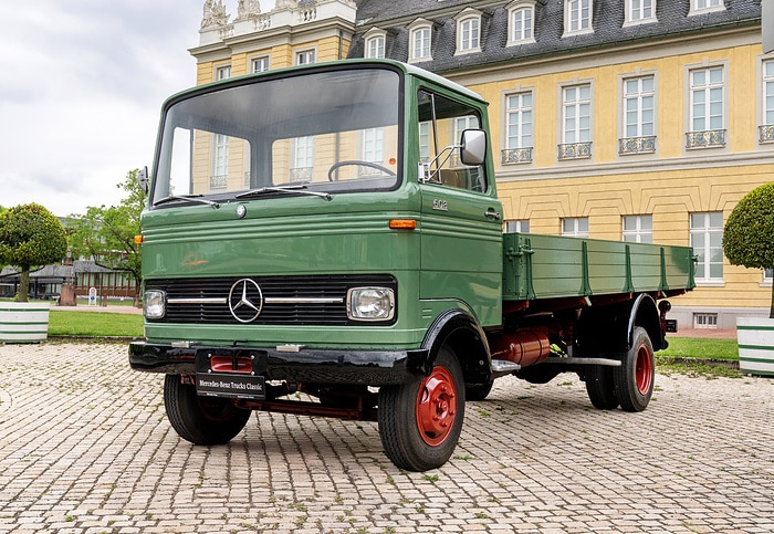 Historic milestone at the Mercedes-Benz plant in Wörth: First truck produced 60 years ago