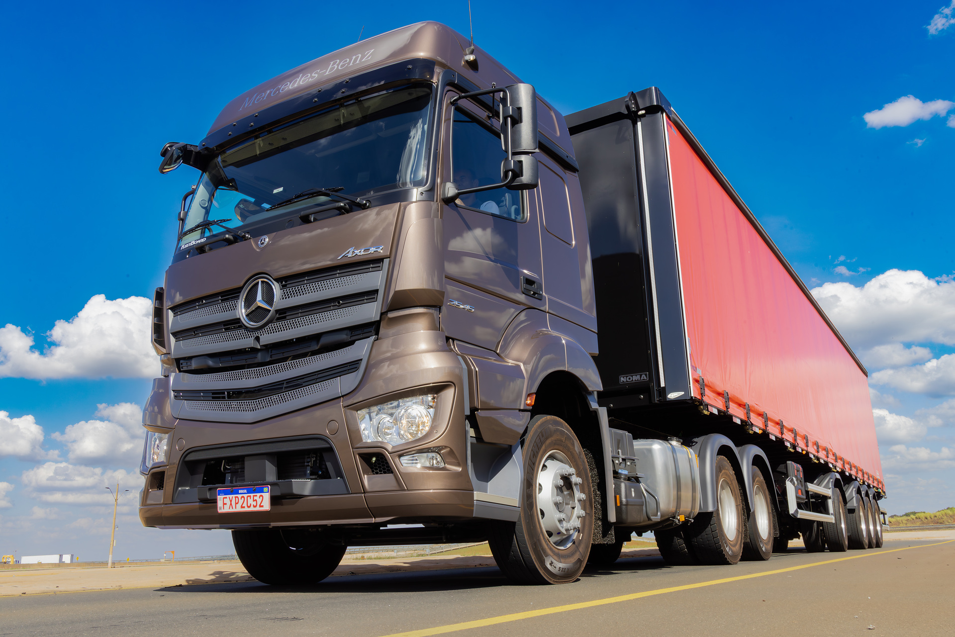 Mercedes-Benz Trucks introduces new extra-heavy truck Axor for Brazilian market
