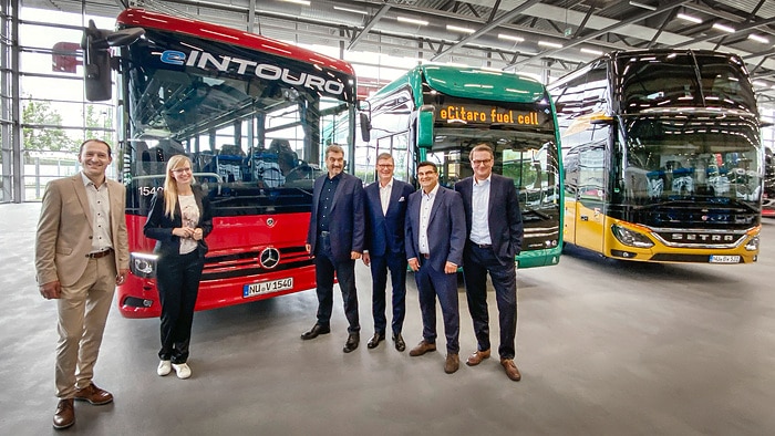 Bayerns Ministerpräsident auf Probefahrt: Dr. Markus Söder besucht Daimler Buses in Neu-Ulm 