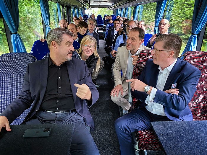 Bayerns Ministerpräsident auf Probefahrt: Dr. Markus Söder besucht Daimler Buses in Neu-Ulm
