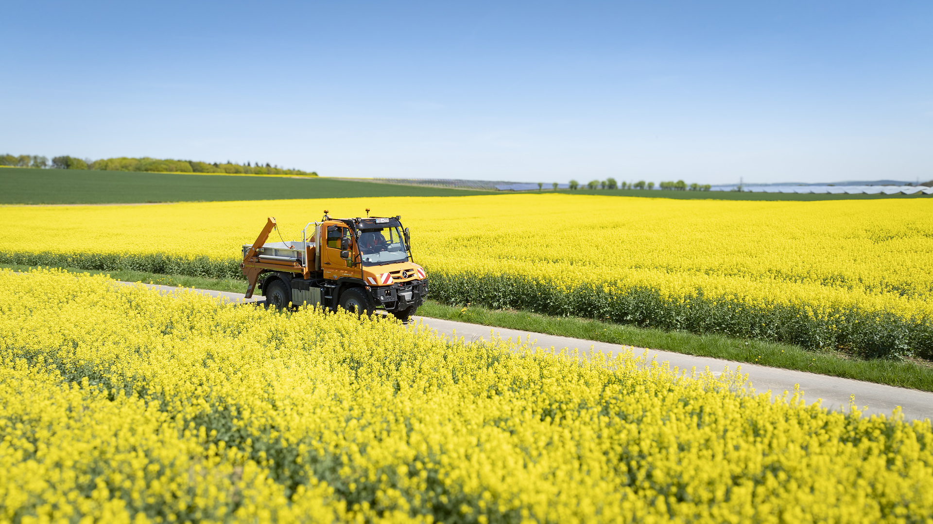 New UNI-TOUCH operating system in daily use: Another Unimog implement carrier joins the Wertheim vehicle fleet