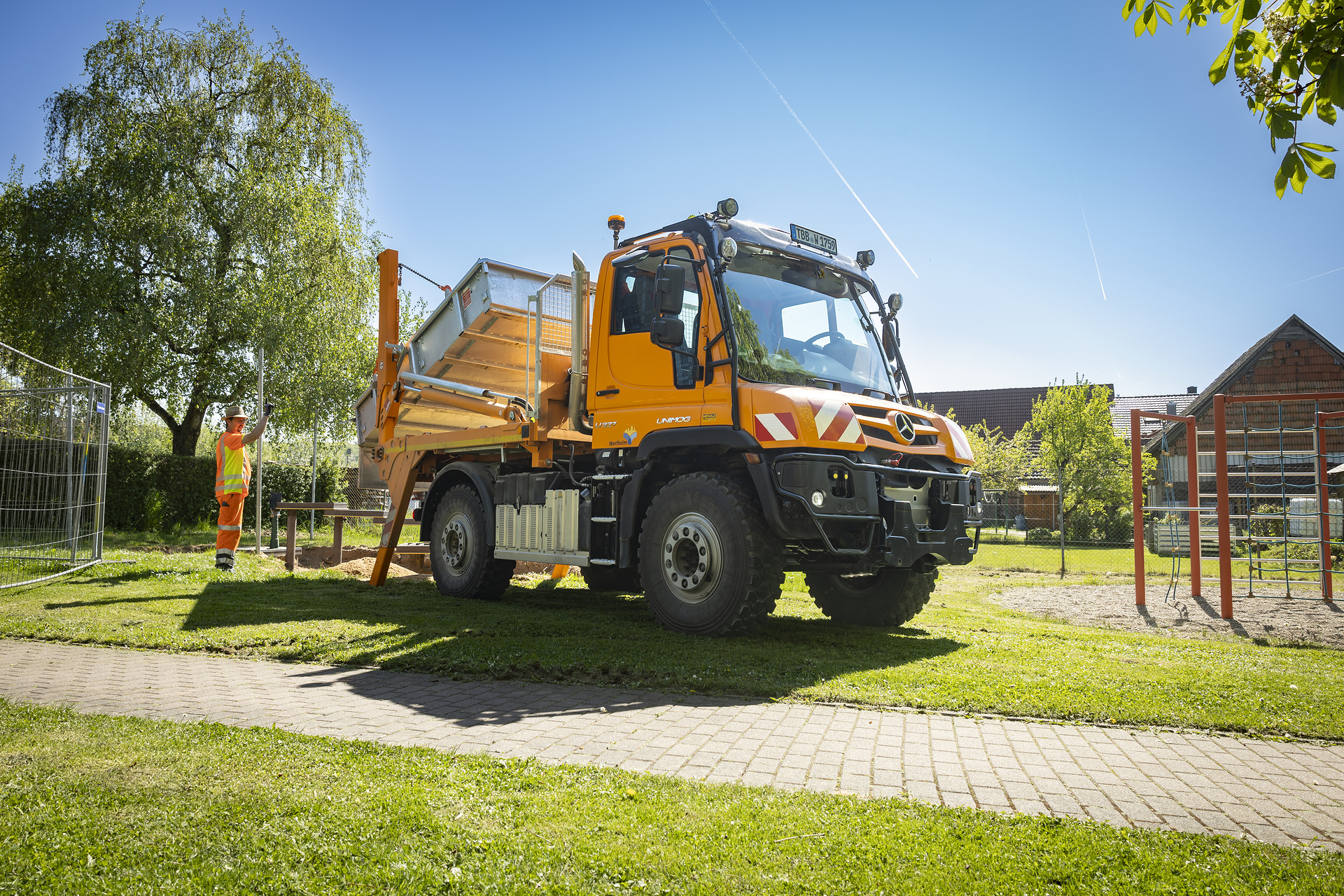 New UNI-TOUCH operating system in daily use: Another Unimog implement carrier joins the Wertheim vehicle fleet
