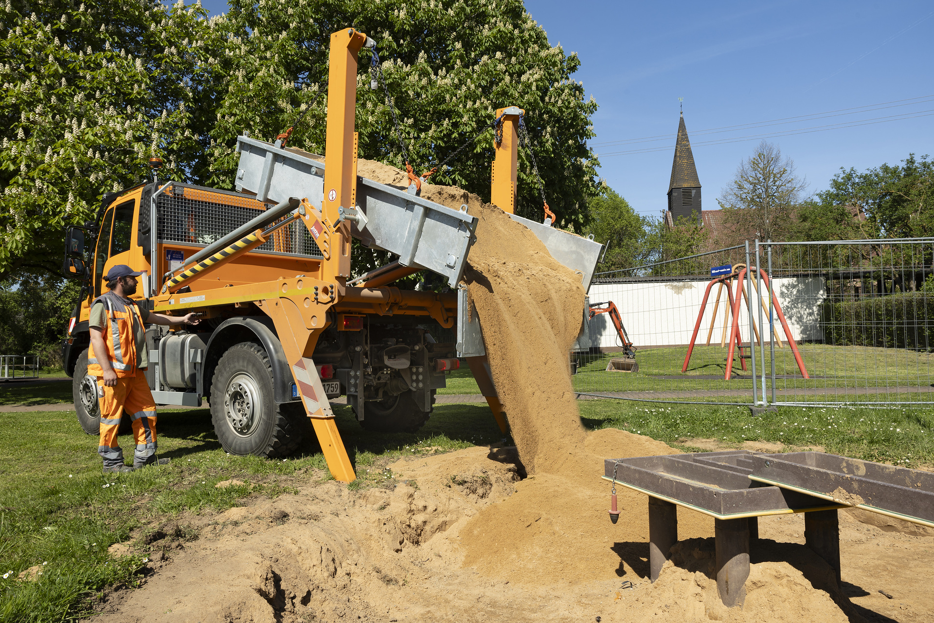New UNI-TOUCH operating system in daily use: Another Unimog implement carrier joins the Wertheim vehicle fleet