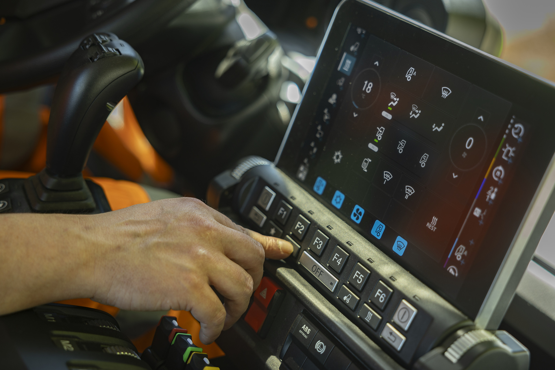 New UNI-TOUCH operating system in daily use: Another Unimog implement carrier joins the Wertheim vehicle fleet
