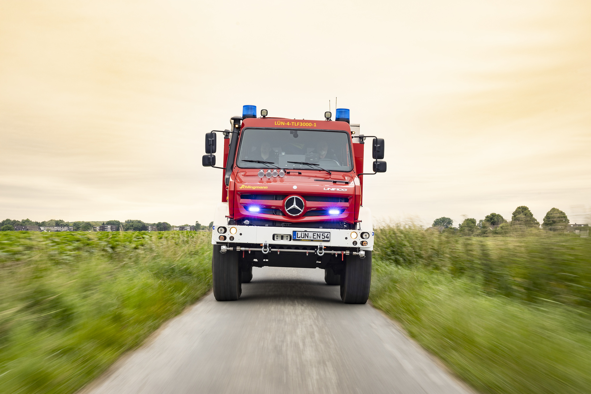 Master of elements: Lünen fire department equipped with Unimog for fires, floods and storms