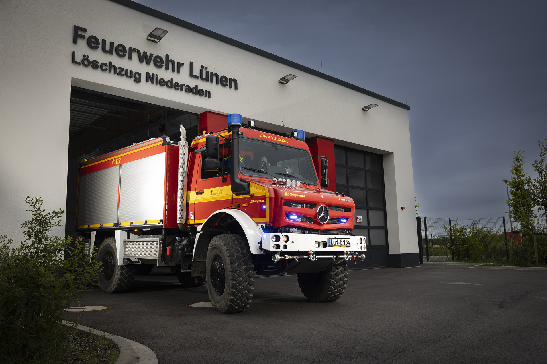 Master of elements: Lünen fire department equipped with Unimog for fires, floods and storms