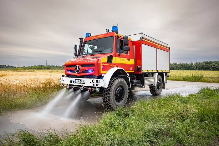 Master of elements: Lünen fire department equipped with Unimog for fires, floods and storms