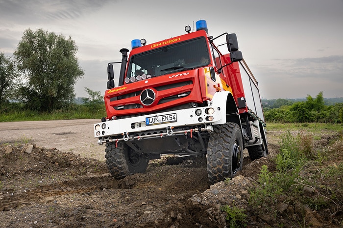 Master of elements: Lünen fire department equipped with Unimog for fires, floods and storms