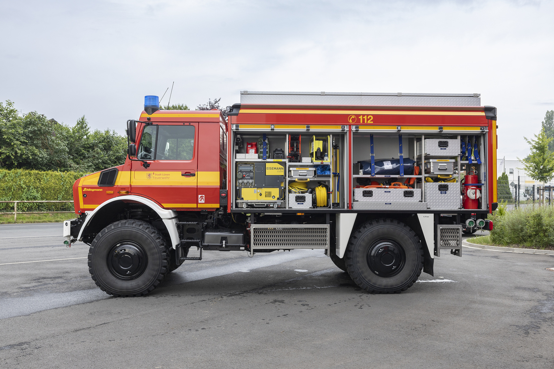 Master of elements: Lünen fire department equipped with Unimog for fires, floods and storms