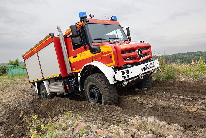 Master of elements: Lünen fire department equipped with Unimog for fires, floods and storms