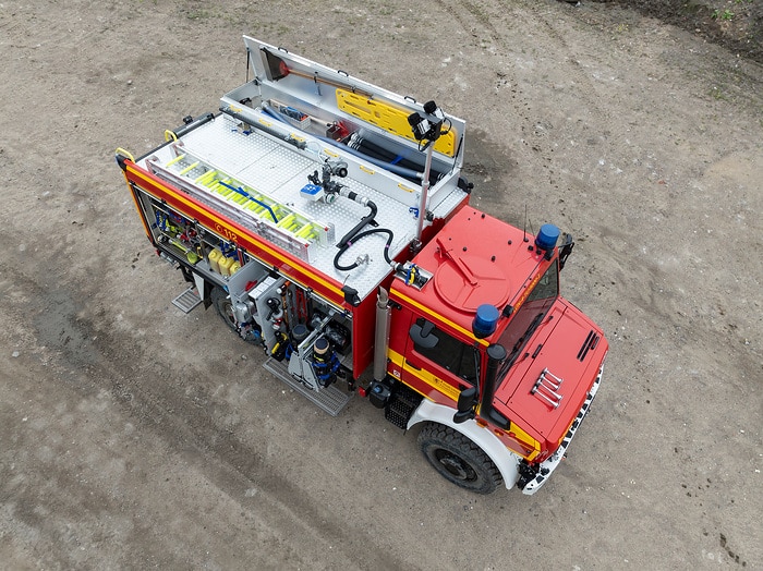 Master of elements: Lünen fire department equipped with Unimog for fires, floods and storms