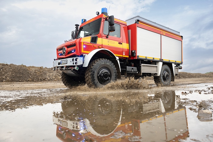 Master of elements: Lünen fire department equipped with Unimog for fires, floods and storms