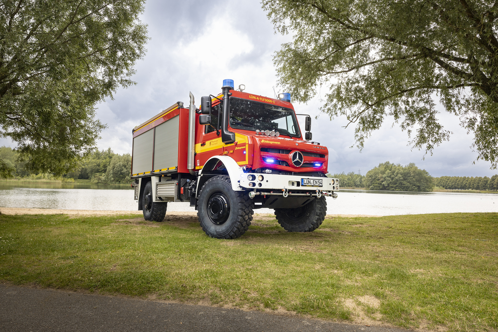 Master of elements: Lünen fire department equipped with Unimog for fires, floods and storms