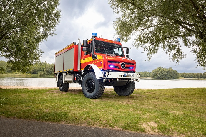 Master of elements: Lünen fire department equipped with Unimog for fires, floods and storms