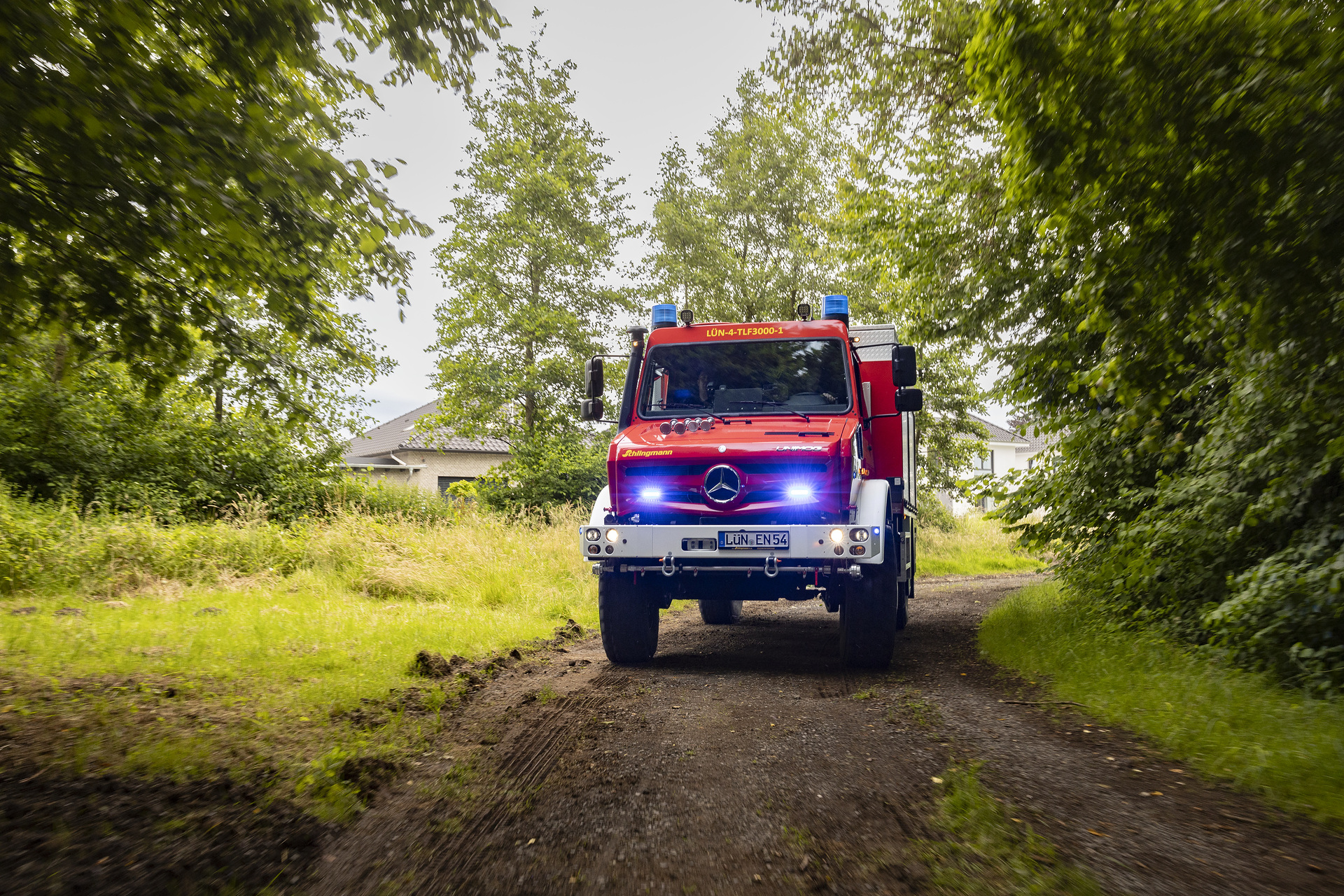 Master of elements: Lünen fire department equipped with Unimog for fires, floods and storms