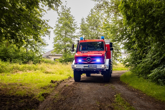 Master of elements: Lünen fire department equipped with Unimog for fires, floods and storms