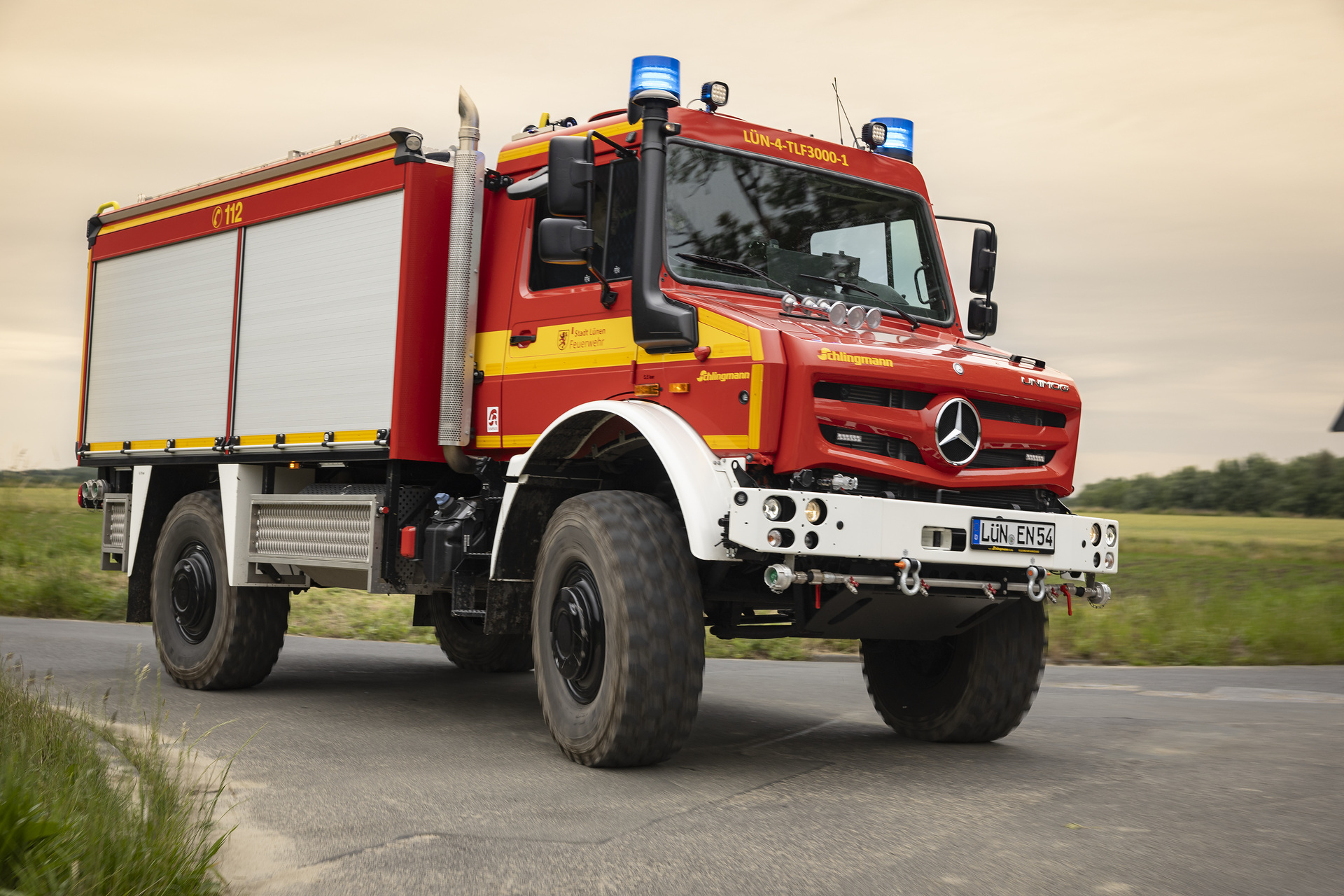 Master of elements: Lünen fire department equipped with Unimog for fires, floods and storms