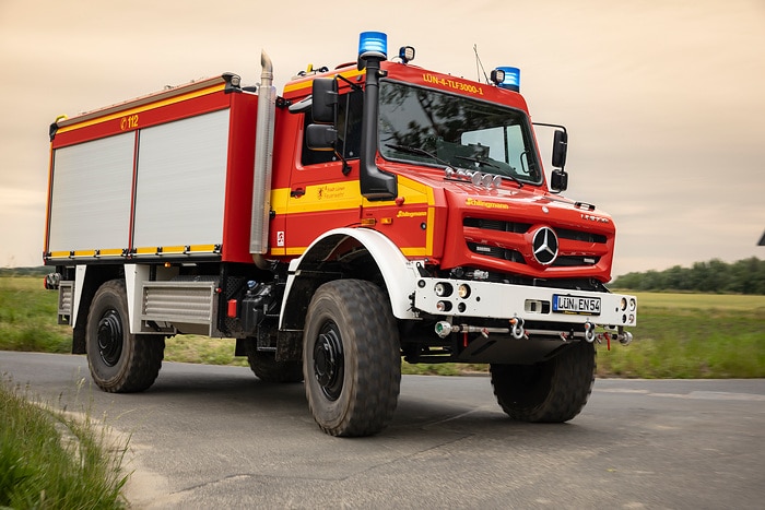 Master of elements: Lünen fire department equipped with Unimog for fires, floods and storms