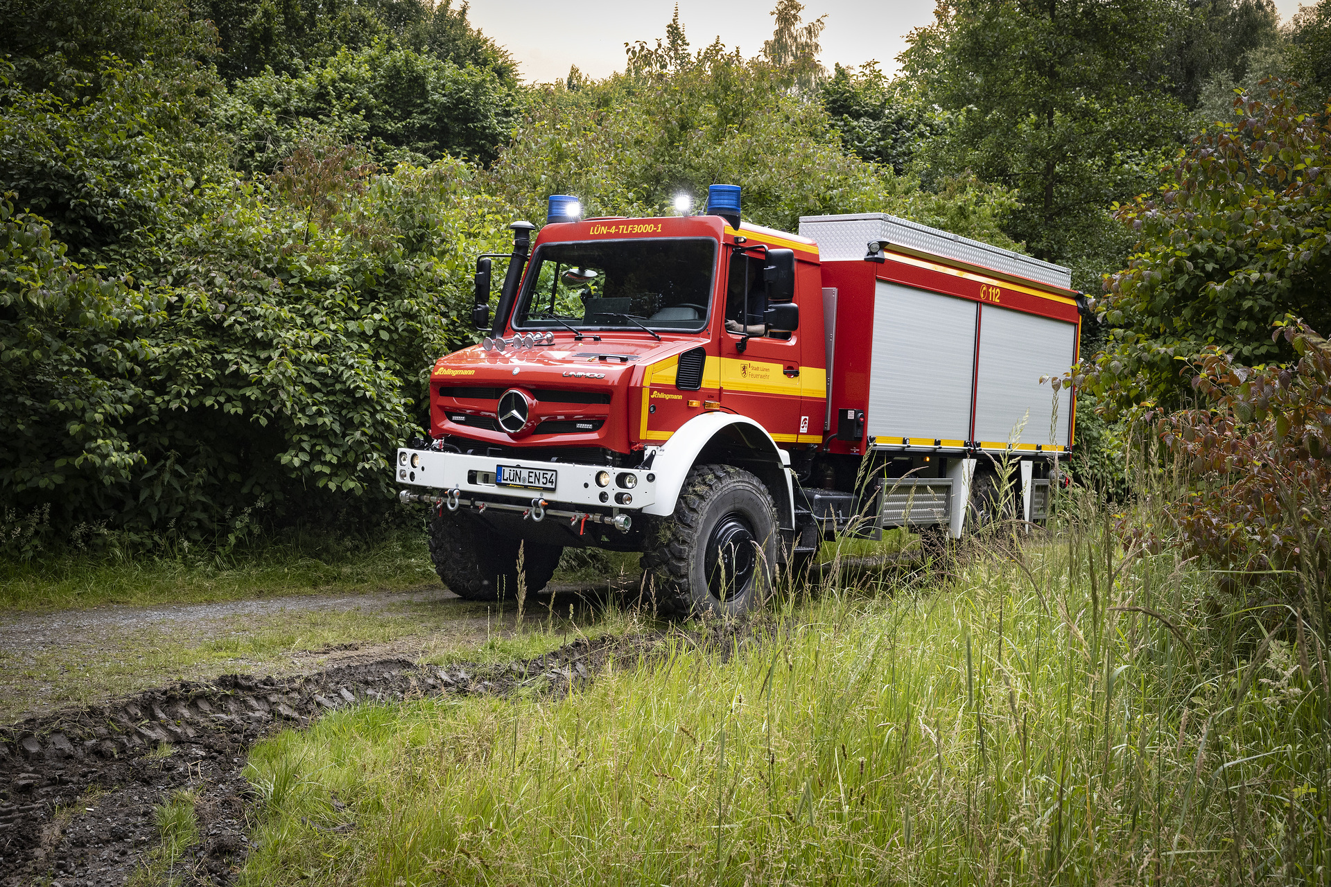 Master of elements: Lünen fire department equipped with Unimog for fires, floods and storms