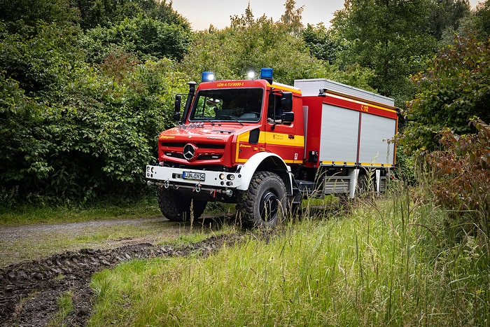 Master of elements: Lünen fire department equipped with Unimog for fires, floods and storms