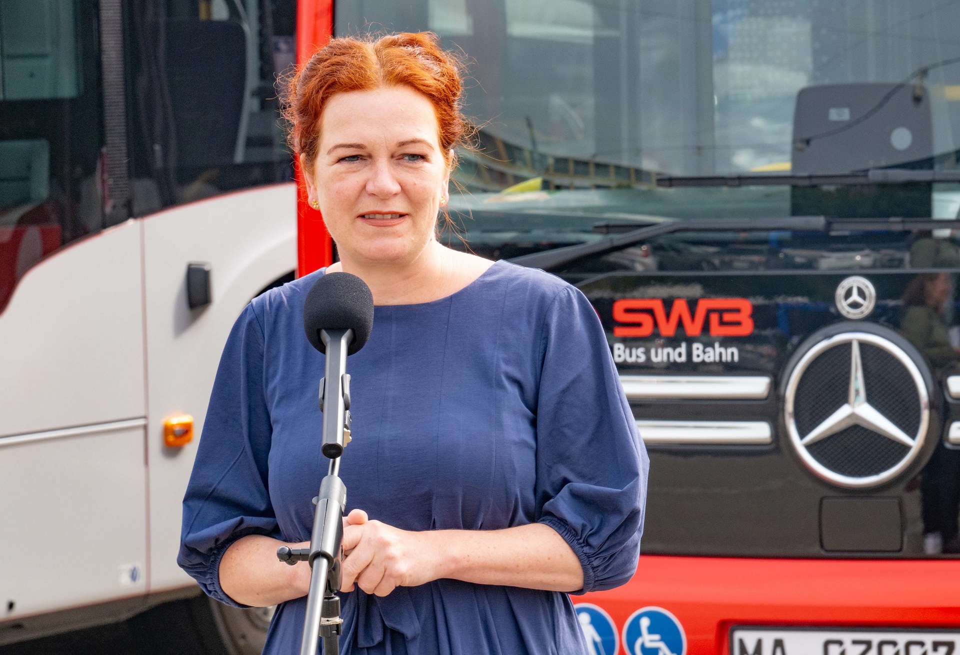 Daimler Buses supplies electric bus charging infrastructure and ten eCitaro city buses to Stadtwerke Bonn