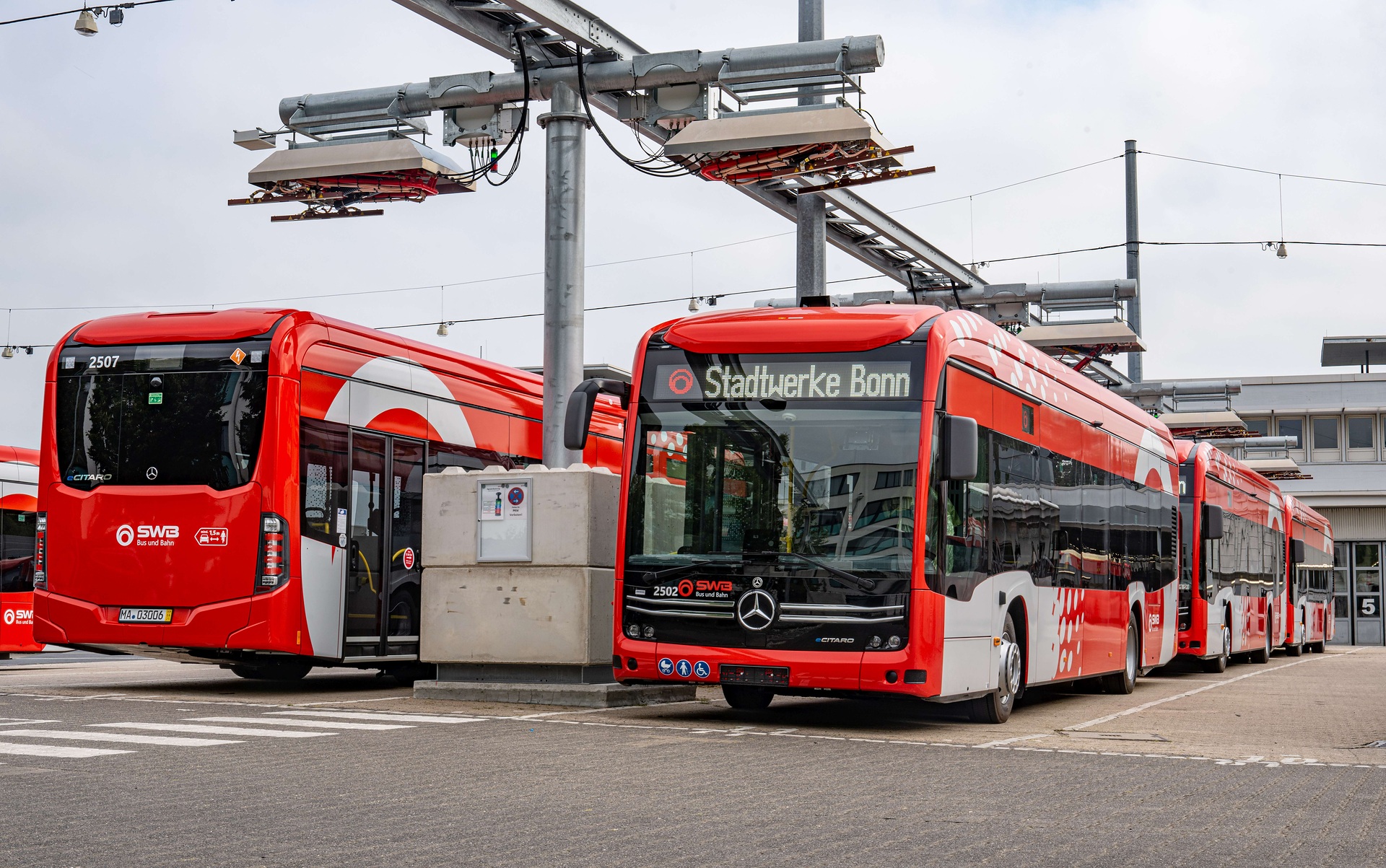Daimler Buses supplies electric bus charging infrastructure and ten eCitaro city buses to Stadtwerke Bonn