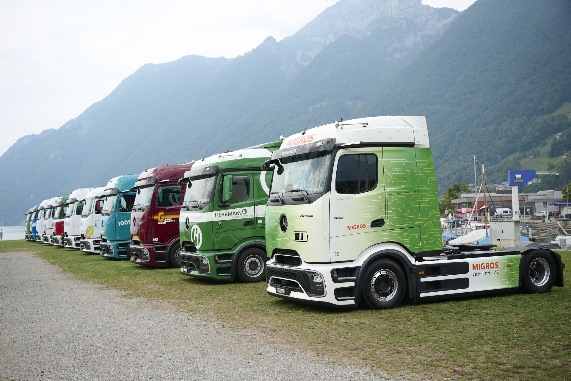 Feierliche Übergabe der ersten zwanzig eActros 600 Trucks an Schweizer Kunden