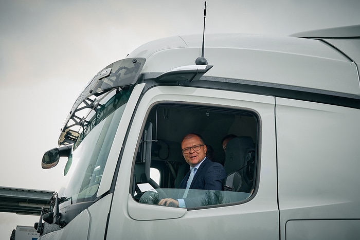 Federal Environment Minister Carsten Schneider and Minister-President Alexander Schweitzer visit Daimler Truck site in Wörth am Rhein
