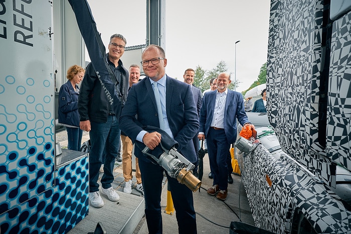 Federal Environment Minister Carsten Schneider and Minister-President Alexander Schweitzer visit Daimler Truck site in Wörth am Rhein