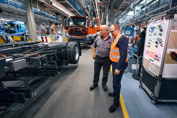 Federal Environment Minister Carsten Schneider and Minister-President Alexander Schweitzer visit Daimler Truck site in Wörth am Rhein